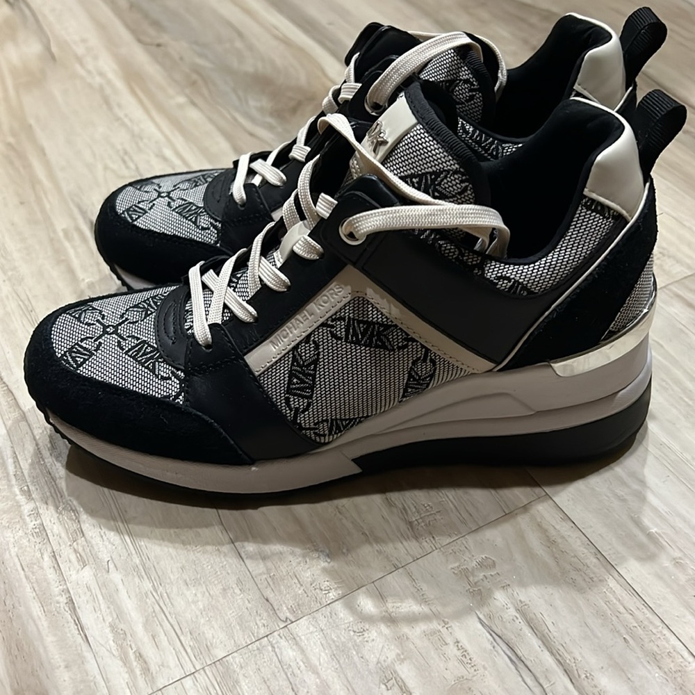 Michael Kors Georgie Trainer Empire Chain Logo Jacquard Wedge Sneakers. Size 7.